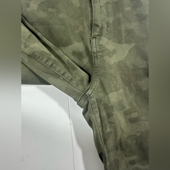 American Eagle Jeans Womens 4 Green Camo Curvy Super Hi Rise Jegging Distressed - Picture 4 of 13